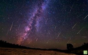 Любители астрономии в ОАЭ встречают метеорный поток Персеиды